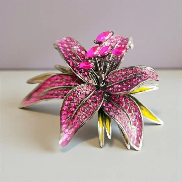 Lily flower brooch, Purple Crystal brooch, vintage brooch, Crystal Floral brooch - Picture 1 of 8